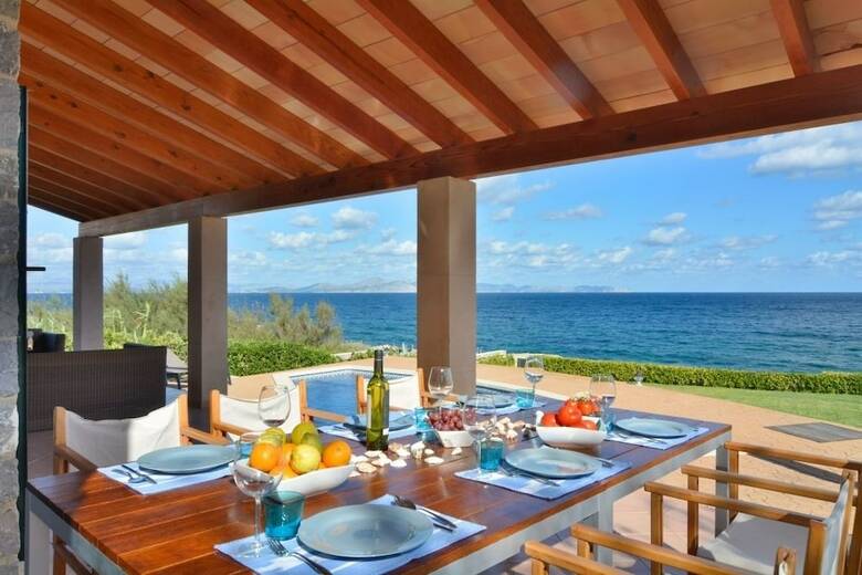Luxurious Sea Front Villa In Mallorca