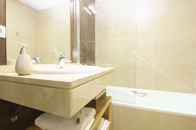 Deluxe Apartment San Julian With Parking