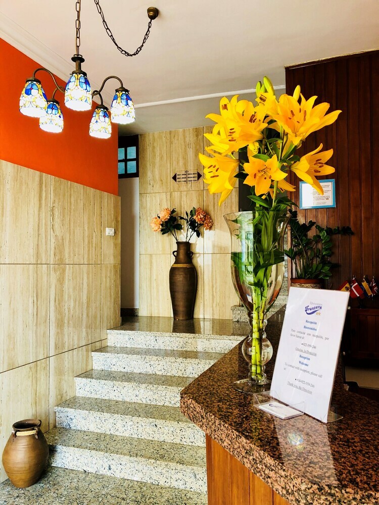 Apartamentos Frontera