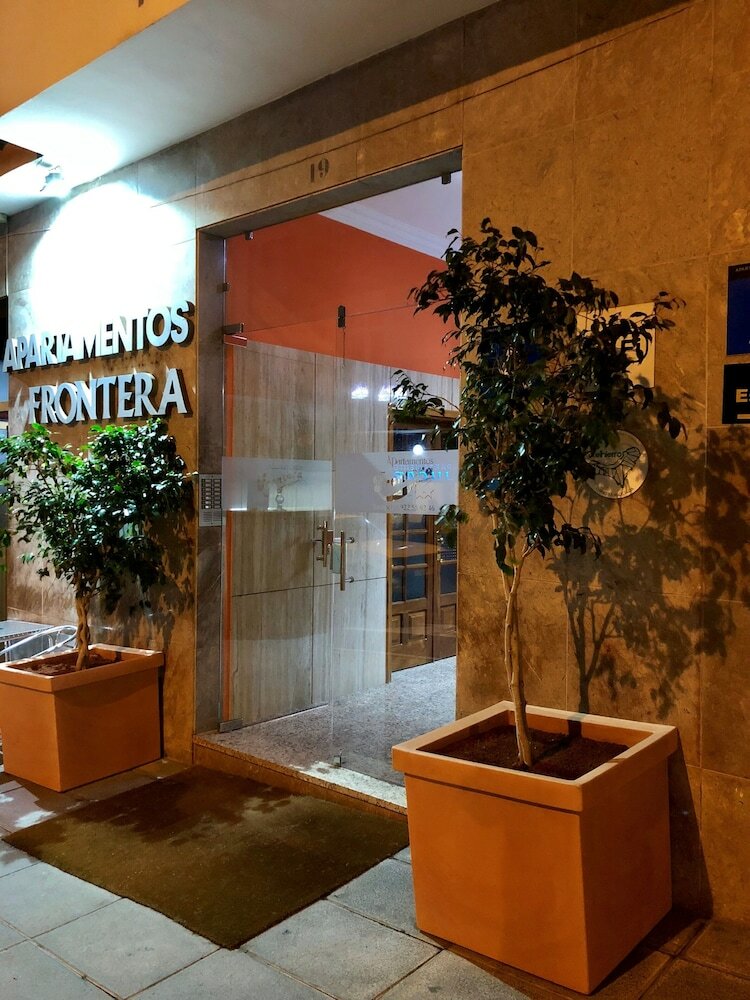 Apartamentos Frontera