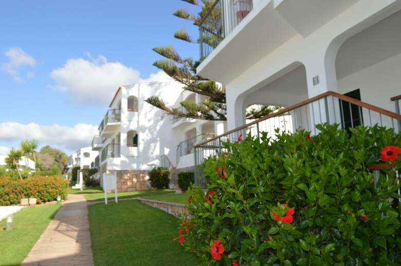 Apartamentos Seth Mestral Y Llebeig
