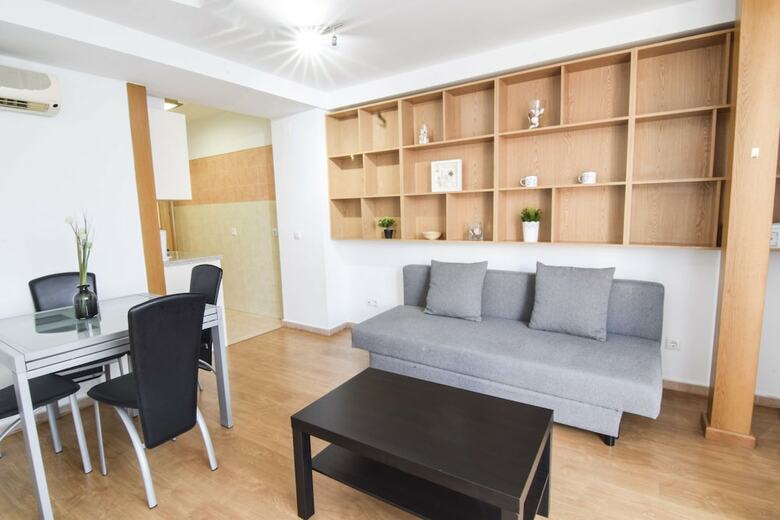 Apartamentos Letmalaga Merced Market