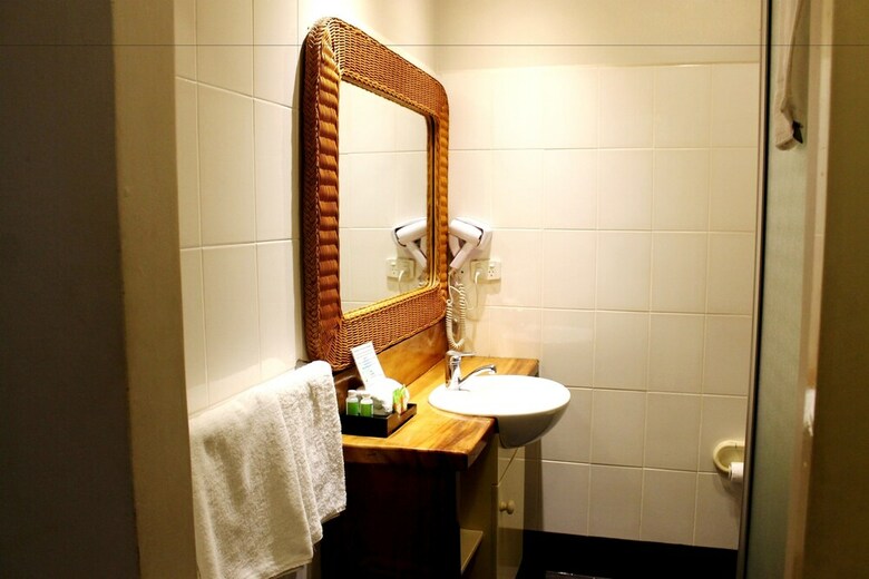 Smugglers Cove Beach Resort And Hotel