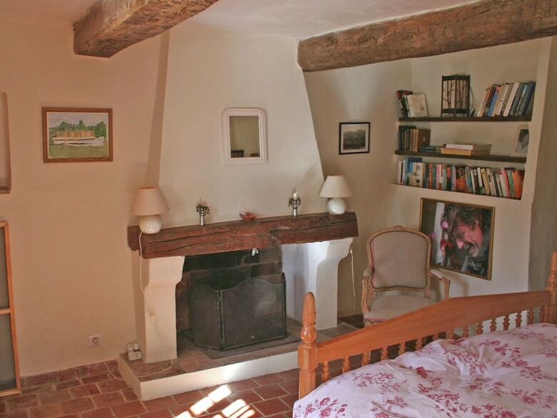 Lavish Holiday Home In Fox-amphoux With Garden