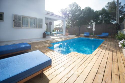 Holiday Home Cala Llombards