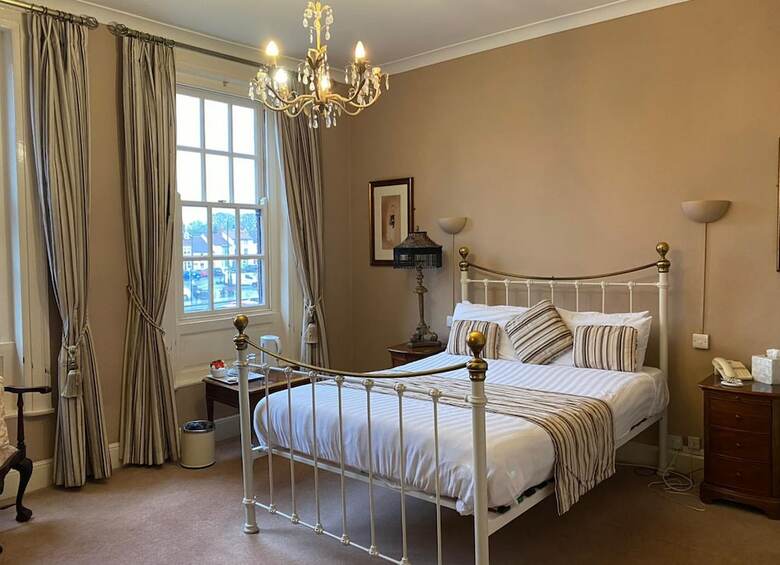 Hotel Oyo The Leven