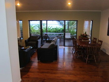 Raina Beach Apartments