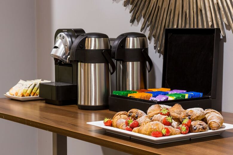 Aparthotel Dolphin House Serviced Apartments