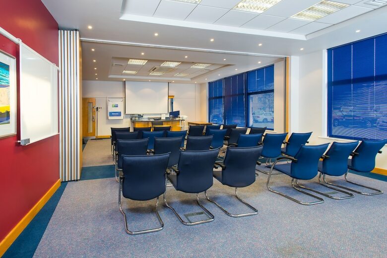 Hotel Holiday Inn Express Milton Keynes