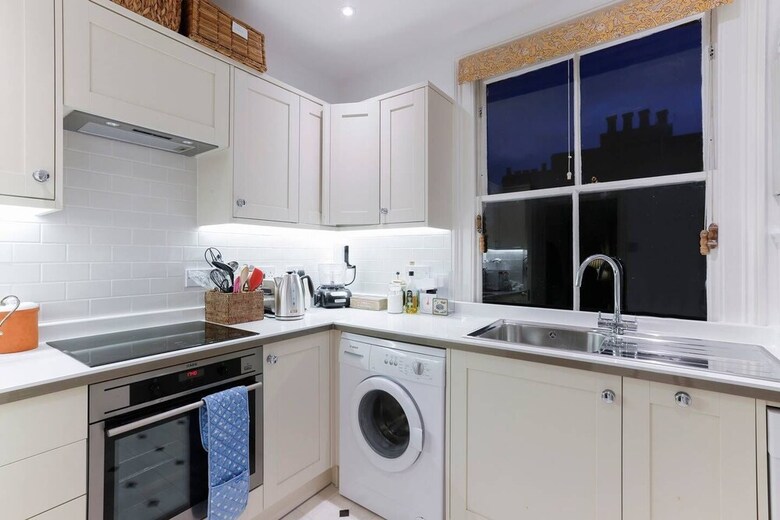 Attractive Chelsea Apartment Sleeps 4