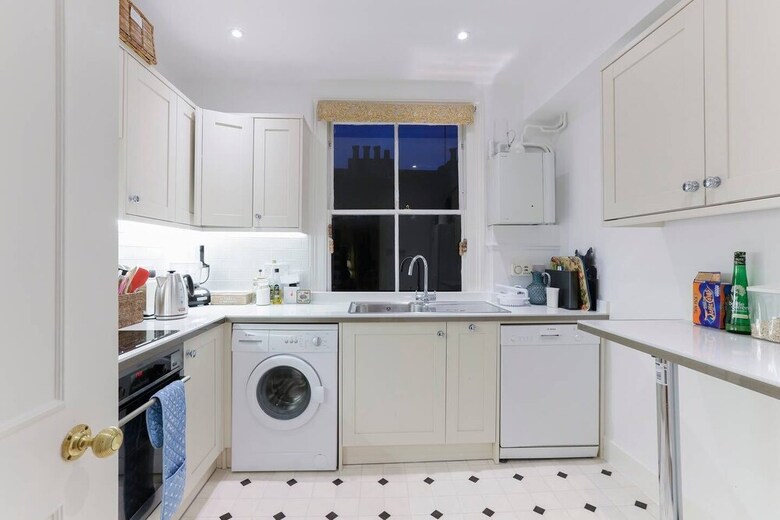 Attractive Chelsea Apartment Sleeps 4
