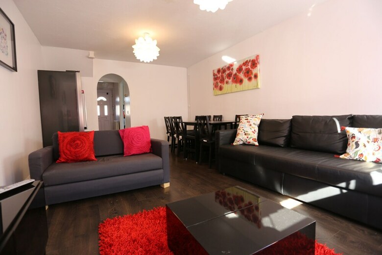 Beautiful 3 Beds House - Thamesmead