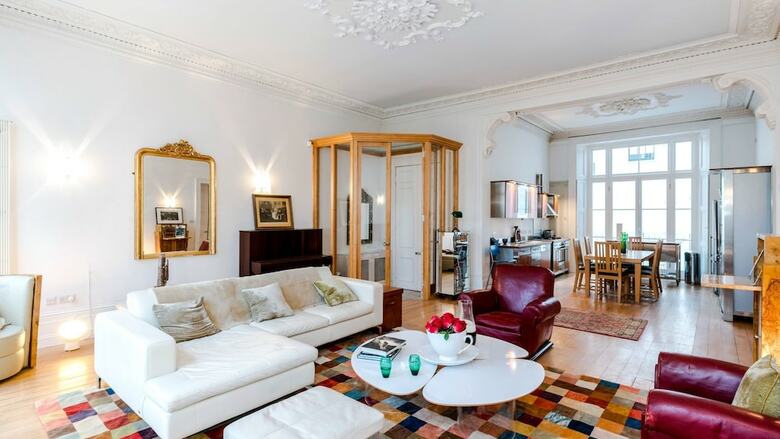 The Spacious Cleveland Square Apartment