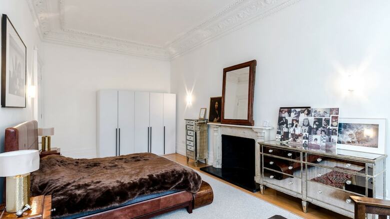 The Spacious Cleveland Square Apartment