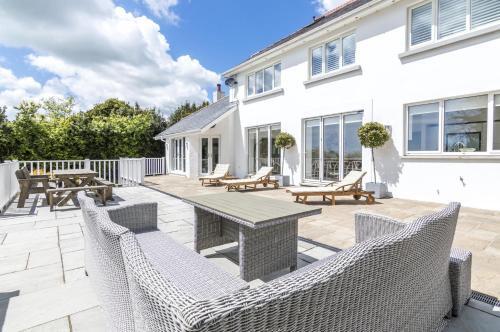 Ryecroft - 6 Bedroom Holiday Home - Tenby