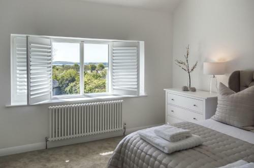 Ryecroft - 6 Bedroom Holiday Home - Tenby