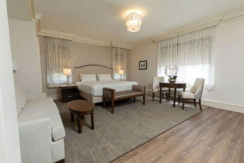 The Grand Summit Hotel