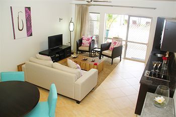 Aparthotel Moana Sands Beachfront Hotel & Villas