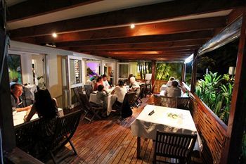 Aparthotel Moana Sands Beachfront Hotel & Villas