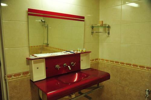 Golden City Crown Hotel