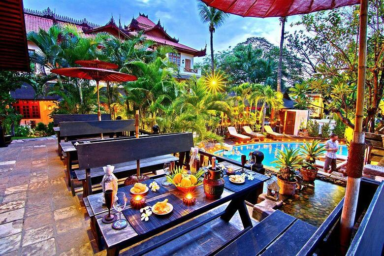 The Hotel By The Red Canal