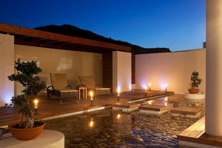 Lindos White Hotel & Suites