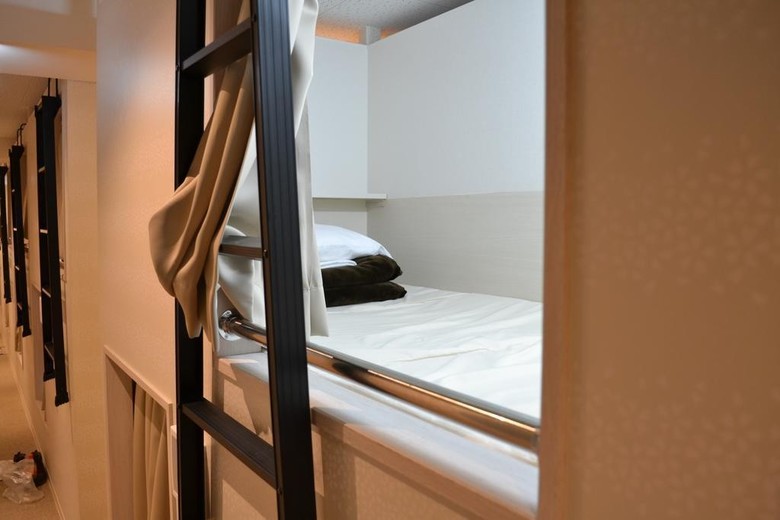 1980 Yen Hotel