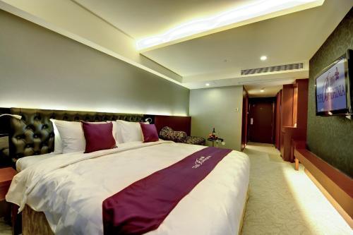 The Bauhinia Hotel - Central
