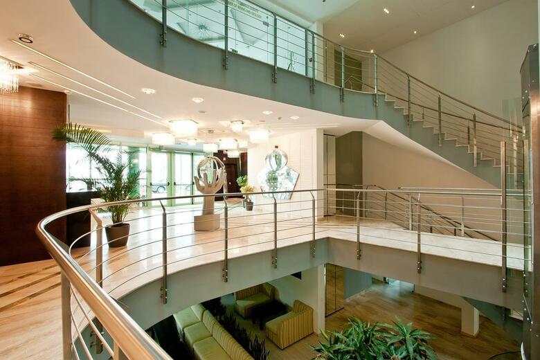 Earth & People Hotel & Spa