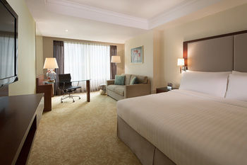 The Royal Pacific Hotel & Towers
