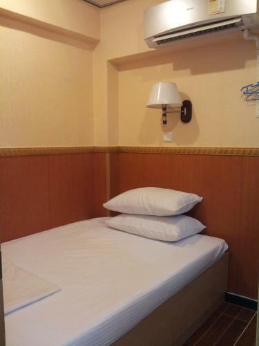 Hostal New Garden Hostel