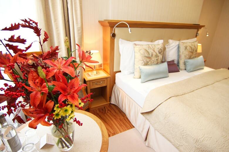 Hotel Retro Riverside Wellness Resort
