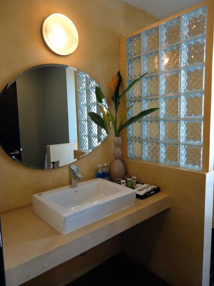 Men's Resort & Spa (Gay Hotel)