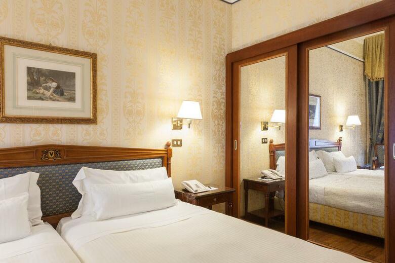 Hotel Sina De La Ville