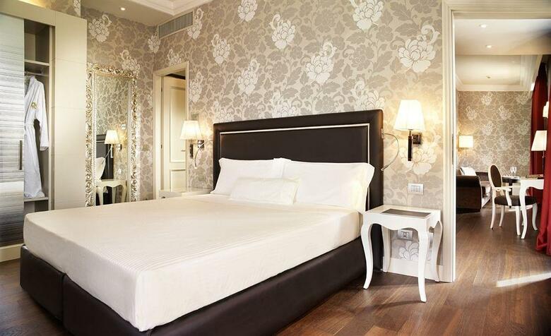 Hotel Sina De La Ville