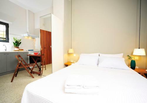 Live In Athens, Psyrri Central Apartments