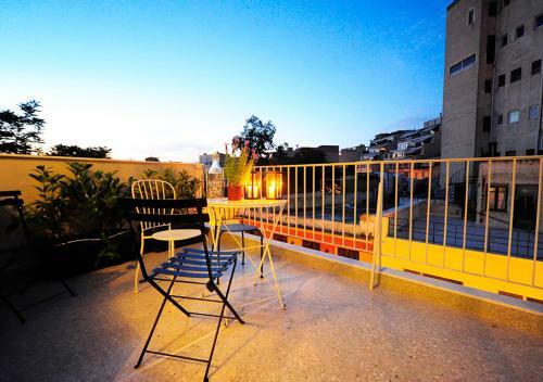 Live In Athens, Psyrri Central Apartments