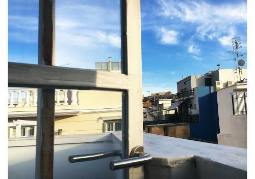 Live In Athens, Psyrri Central Apartments
