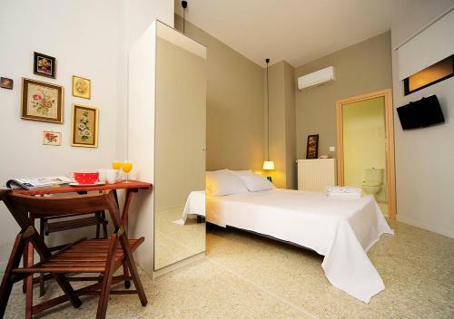 Live In Athens, Psyrri Central Apartments