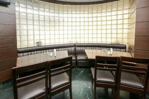 Lucky Hotel Goregaon