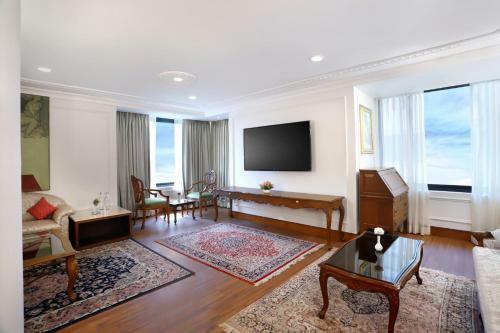 Hotel The Ambassador