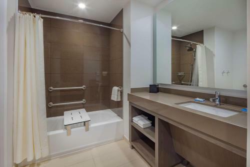 Hotel Causeway