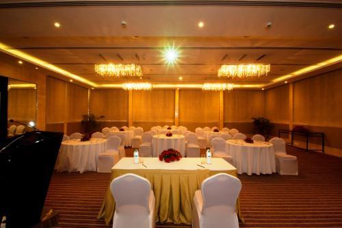 Hotel Sarovar Grand Hometel
