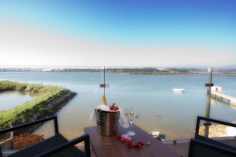 �gua Hotels Riverside