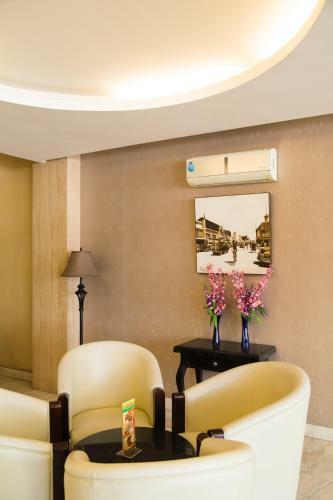 Glassio Hotel Roxy, Jakarta