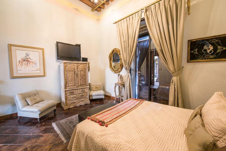 Casa Pedro Loza Petite Hotel