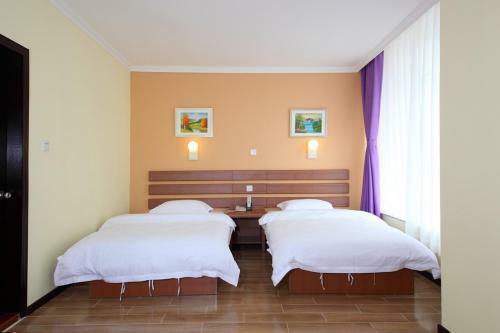 Bao Li Feng Hotel