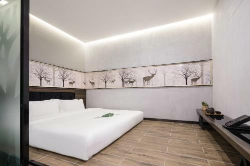 Spring Time Hotel