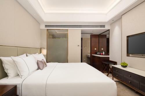 Lucky Holiday Hotel