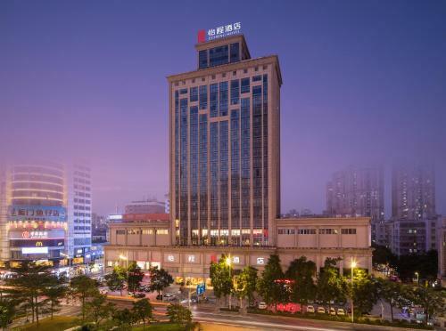 Lucky Holiday Hotel